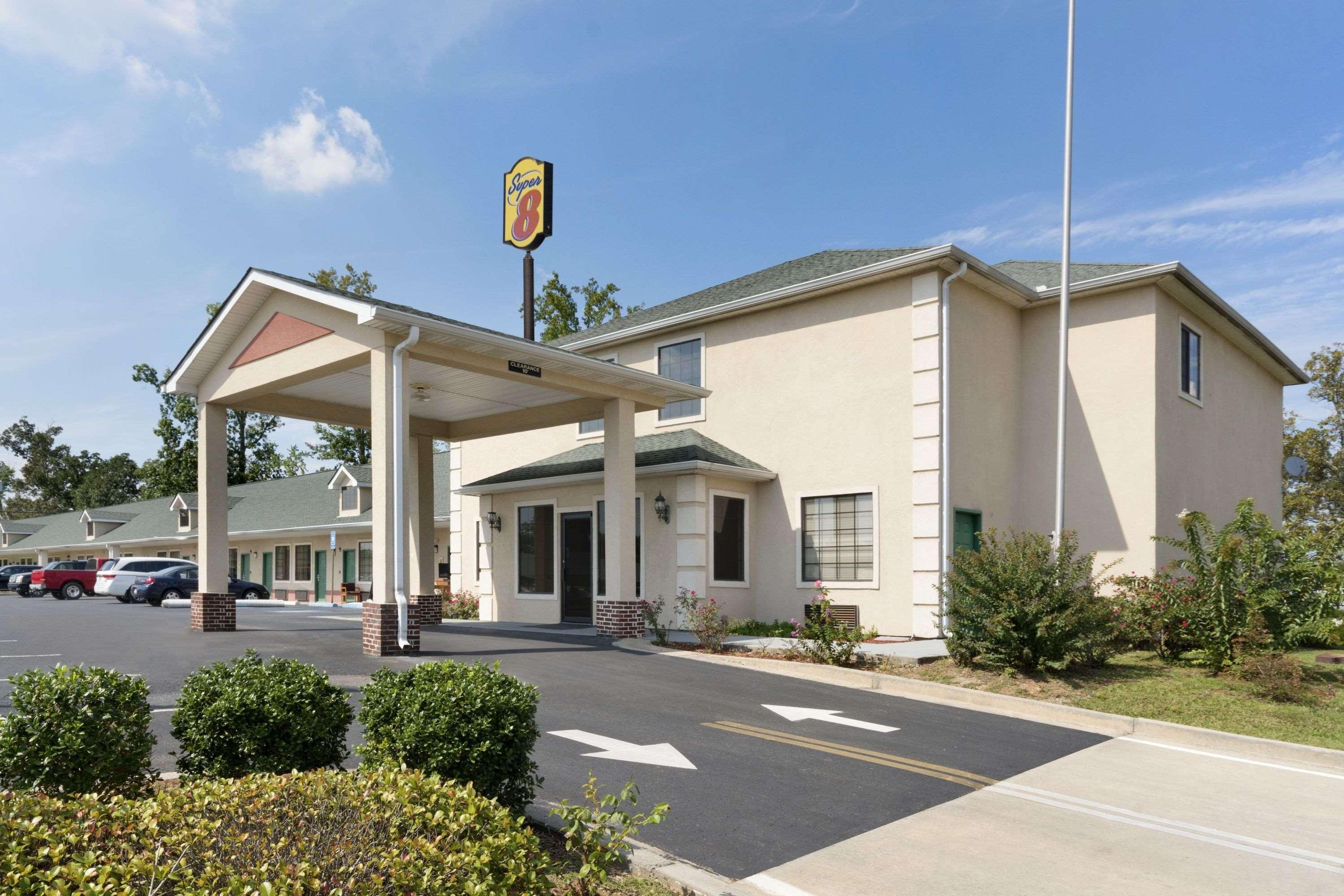 Super 8 By Wyndham Chatsworth/Dalton Eksteriør billede